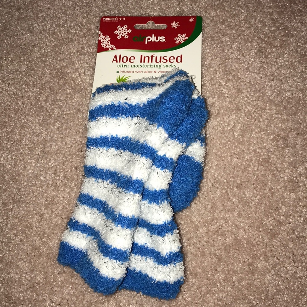 NWT Airplus Fuzzy Socks